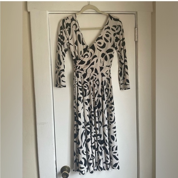 New York & Company Black and white float dress size XS - Picture 7 of 7